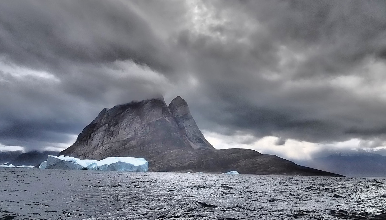 Vripack - Latitude - Icebergs - Crossing the Northwest Passage