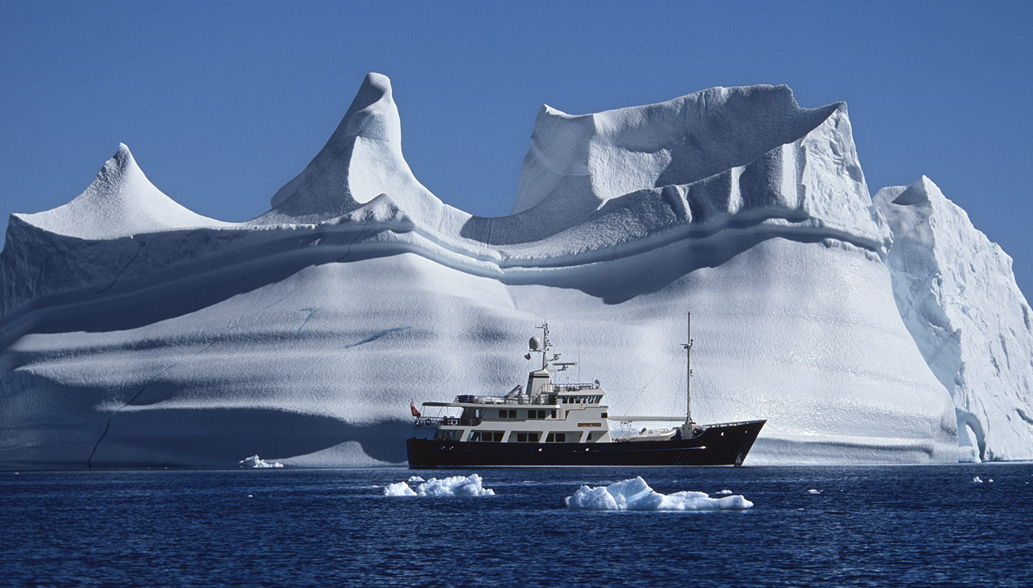 Vripack - Pioneer - The Northwest Passage - Icebergs
