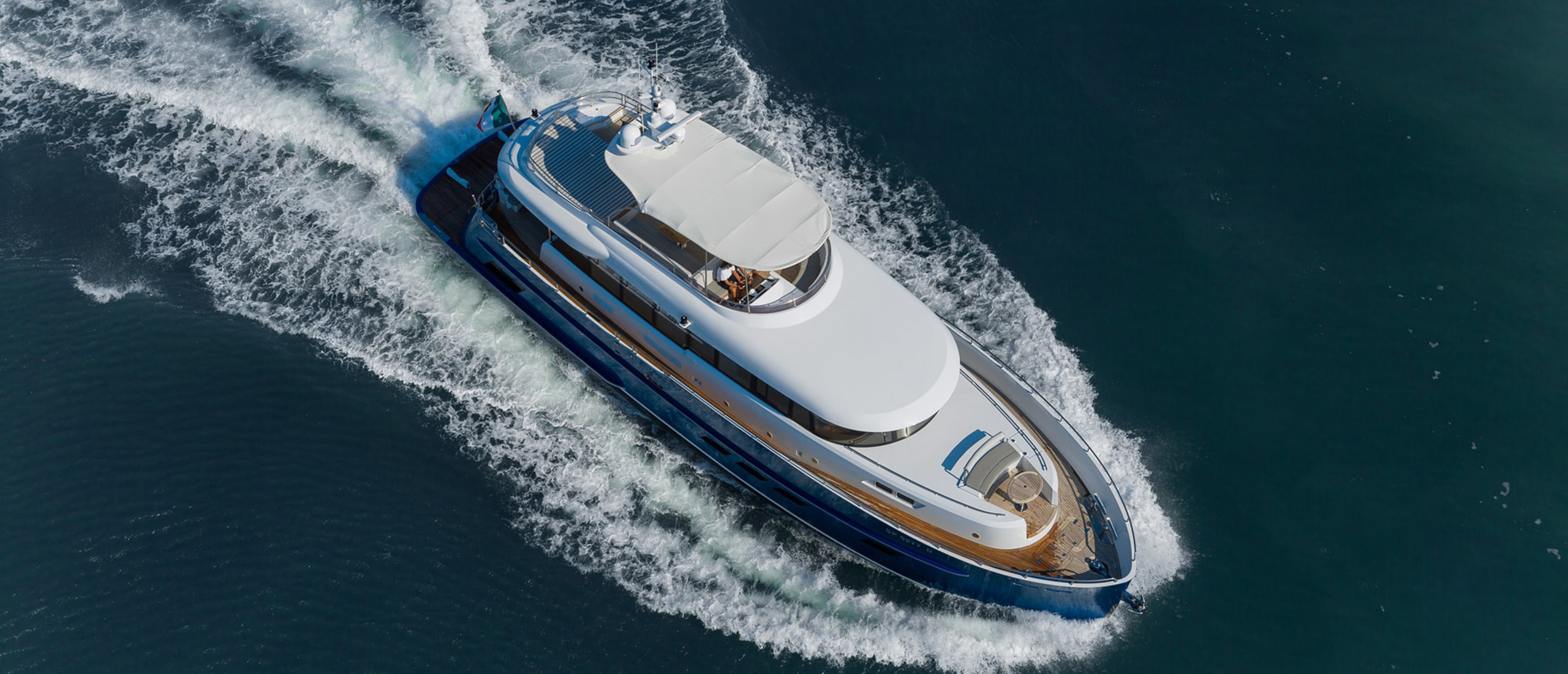 Vripack - Yacht Design - Gamma 20 - Eagle view - Exterior Design - Enjoying cruising the sea