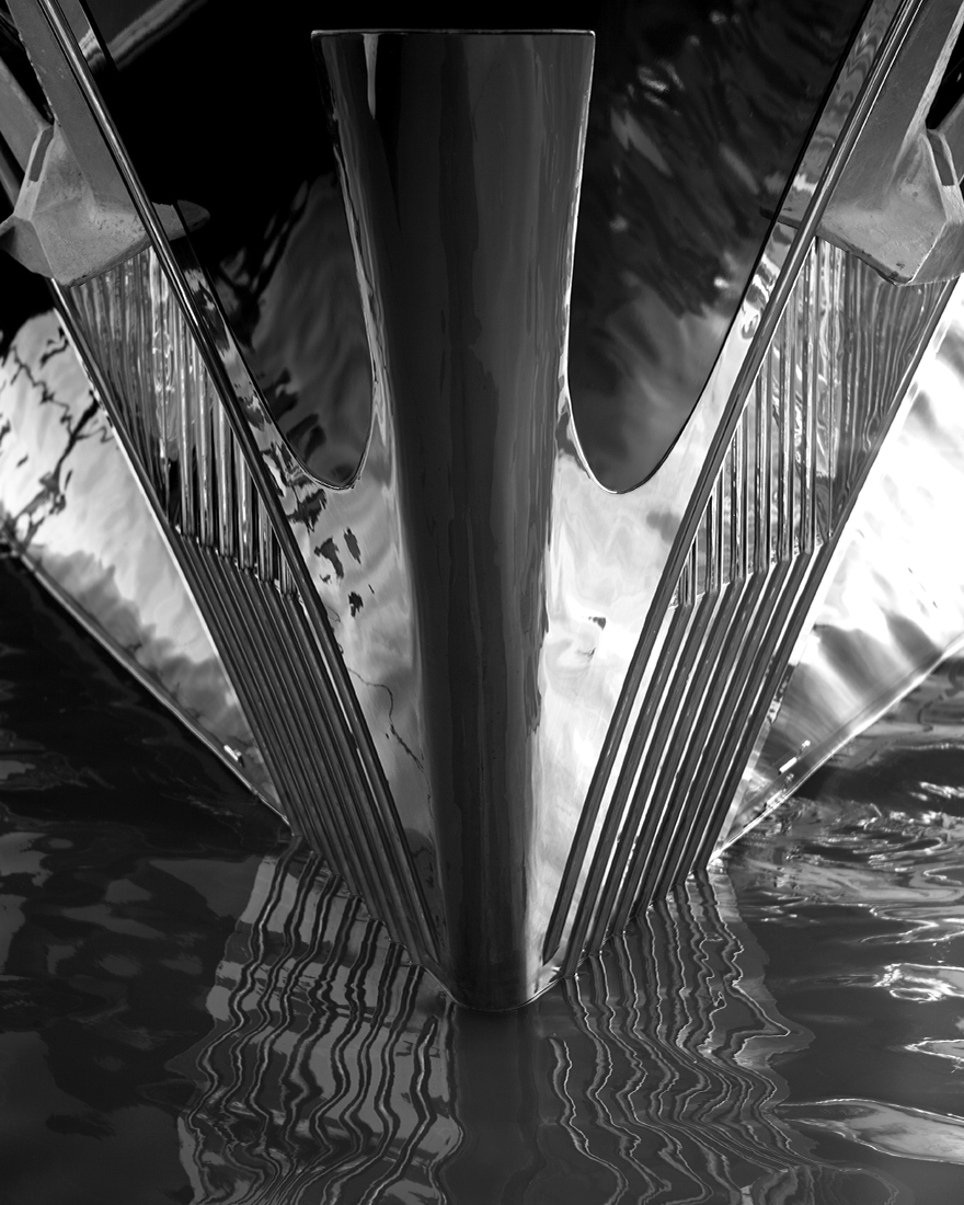 Vripack - Yacht design - Ocean's Seven - Black and white detail of the Exterior