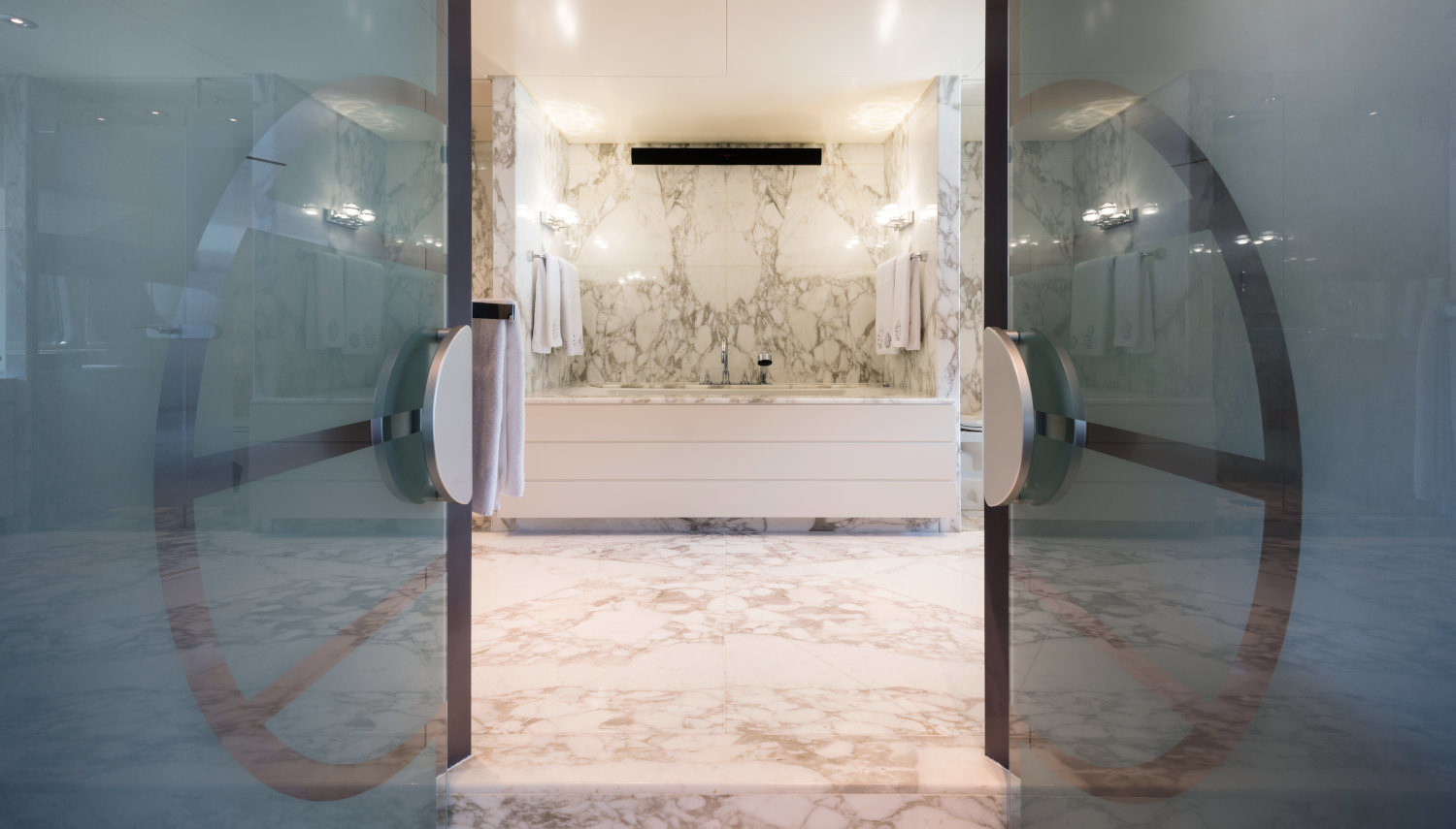 Vripack – Refit AlumerciA – Interior Design Bathroom - Luxury materials - Eye for detail