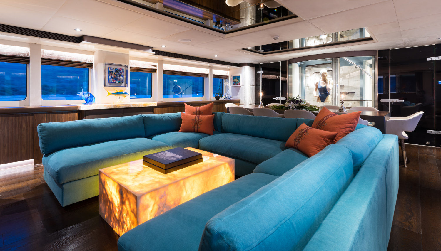 Vripack - Refit AlumerciA - Interior design of a family yacht - Image of the living area