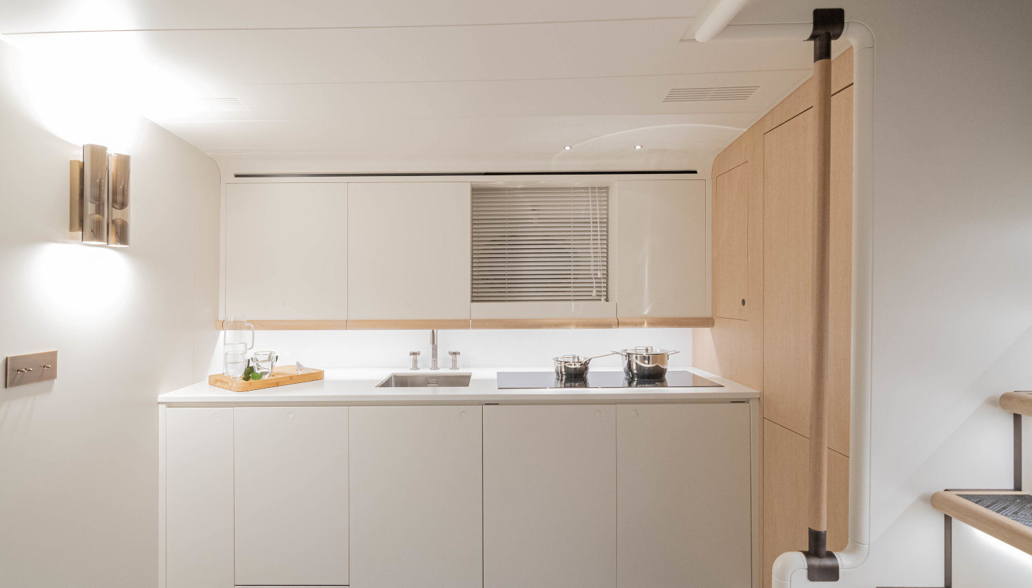 Vripack - Refit Hammer - Image of the kitchen - A Wimbledon white exterior - Interior Design
