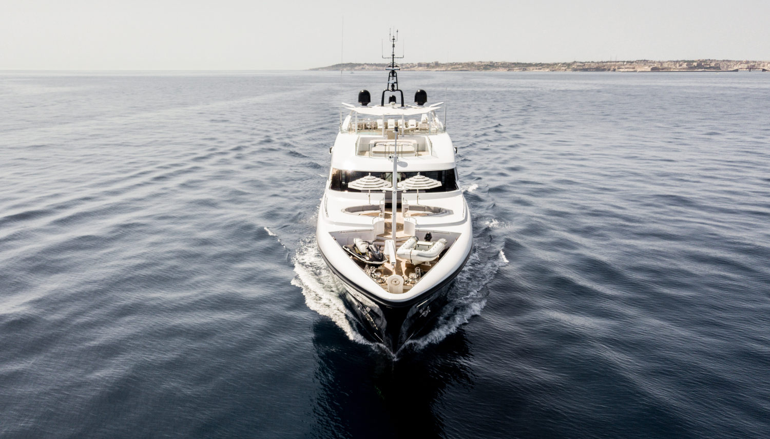 Vripack - Amadeus-I - Front view of the boat at sea - Yacht for charter - Cruising the world