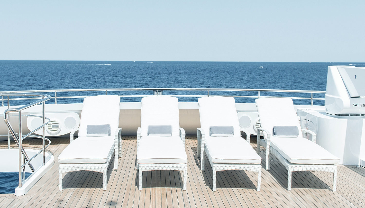 Vripack - Amadeus-I - Relaxing, sunbathing, cruising at sea - Yacht for Charter
