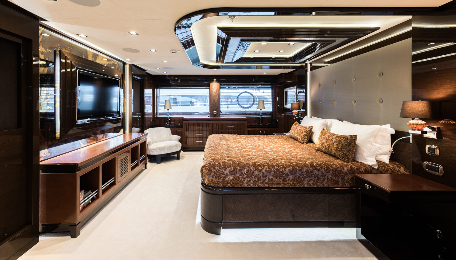 Vripack - Amadeus-I - Interior of the staterooms - Enjoying life at sea - Yacht for charter