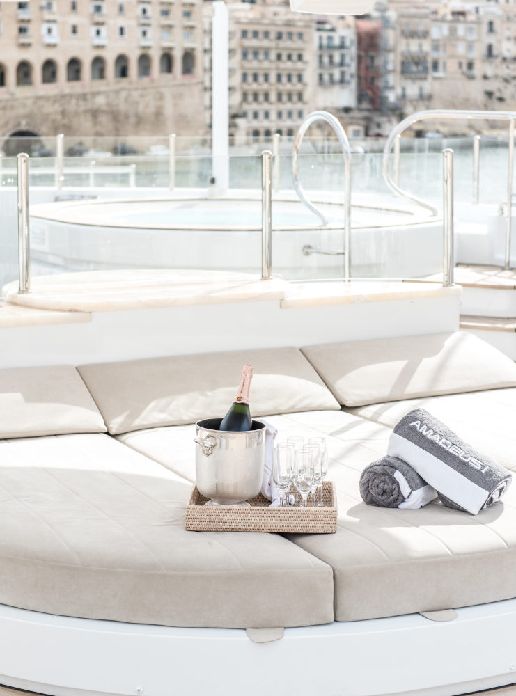 Vripack - Amadeus-I - Sundeck - Jacuzzi - Champagne - Enjoying life at sea - Yacht for charter
