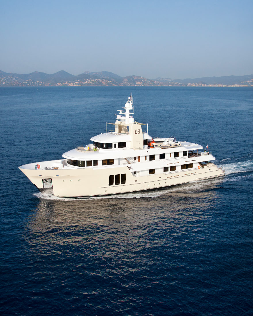 Vripack - Superyacht - E and E - Exterior Design - Cruising at sea